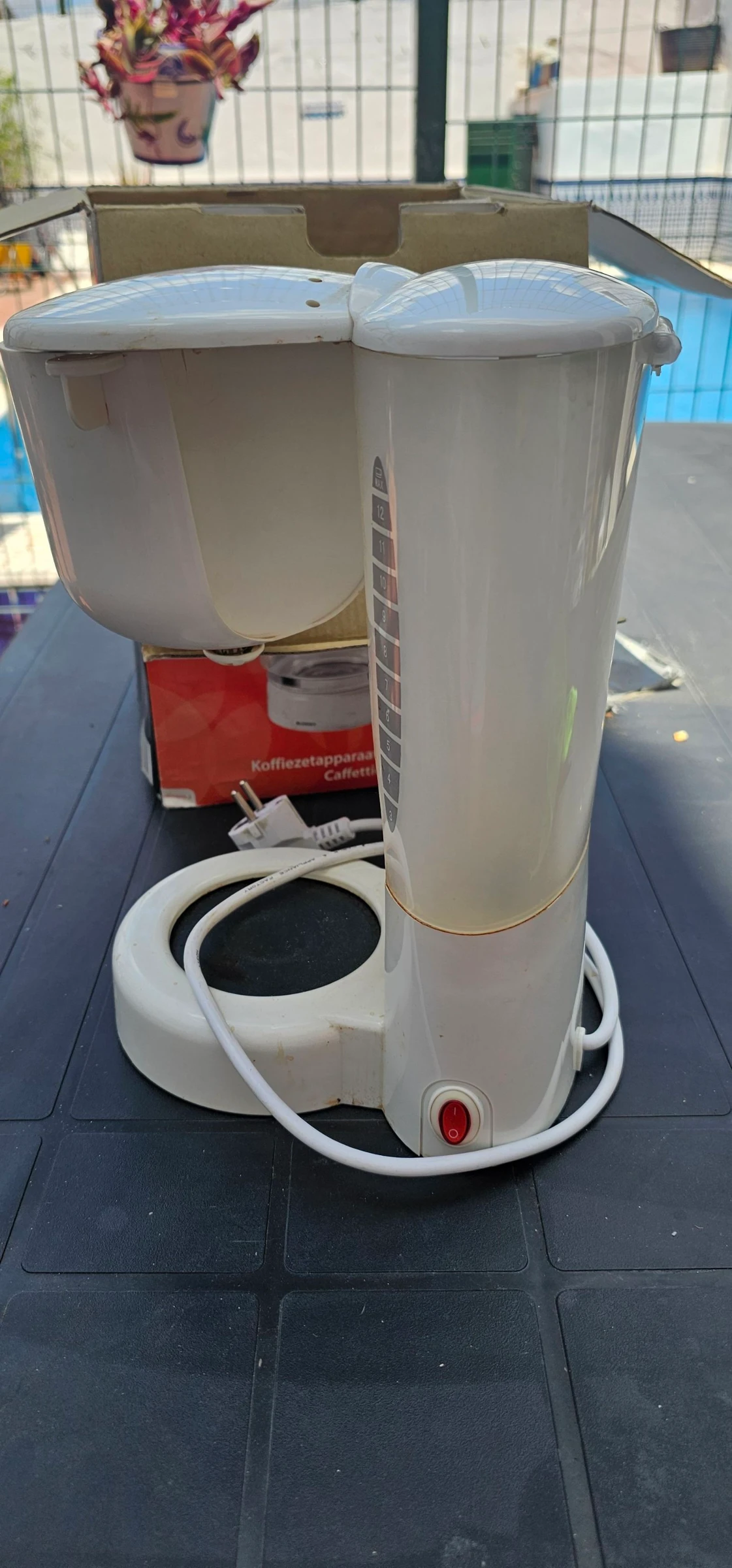 Coffee maker with reusable filter – photo 3
